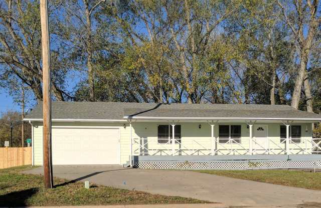 In St. George with large fenced in backyard! - 103 Lincoln Avenue, St. George, KS 66535
