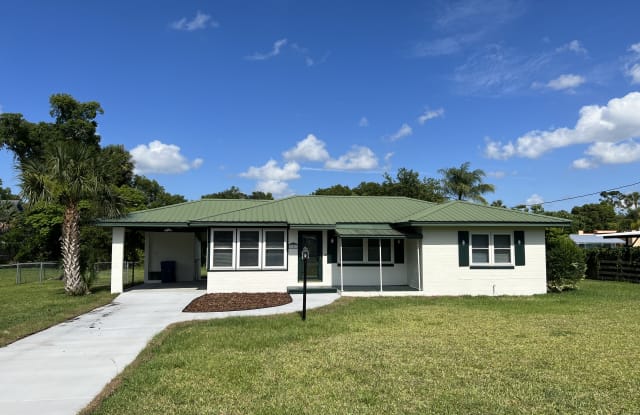 121 Leon Avenue - 121 Leon Avenue, West DeLand, FL 32720