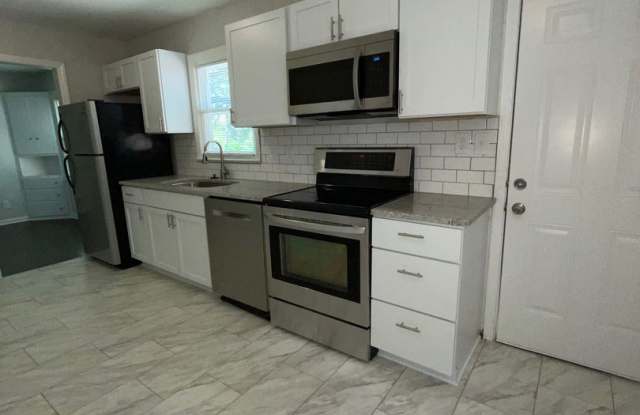 1824 E 69th Terrace Gallery 3