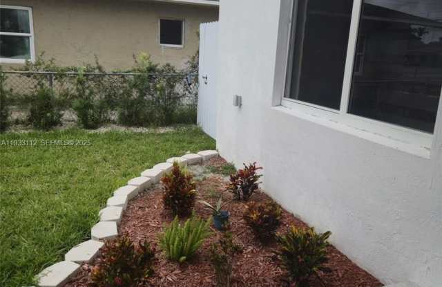 4425 SW 21st St photos photos