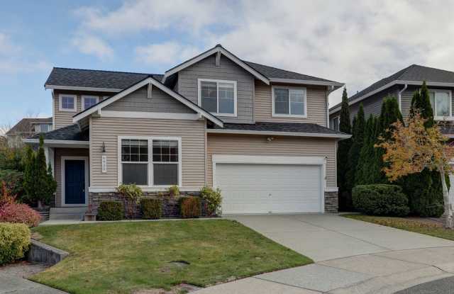 Bright 4-Bedroom Highlands East Home with A/C Gallery 1