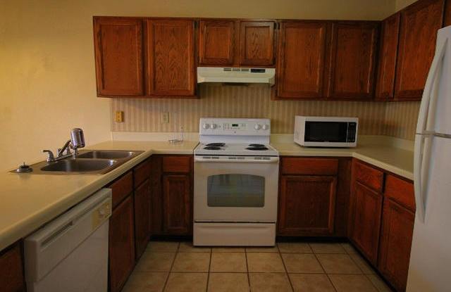 Affordable 2 Bedroom Townhouse with Fenced Patio in North Durham! Gallery 4