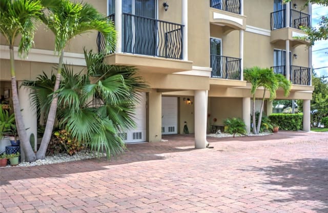 300 CAPRI BOULEVARD - 300 Capri Boulevard, Treasure Island, FL 33706