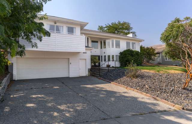 Beautiful 3 Bedroom 3 Bathroom Home With Stunning Views photos photos
