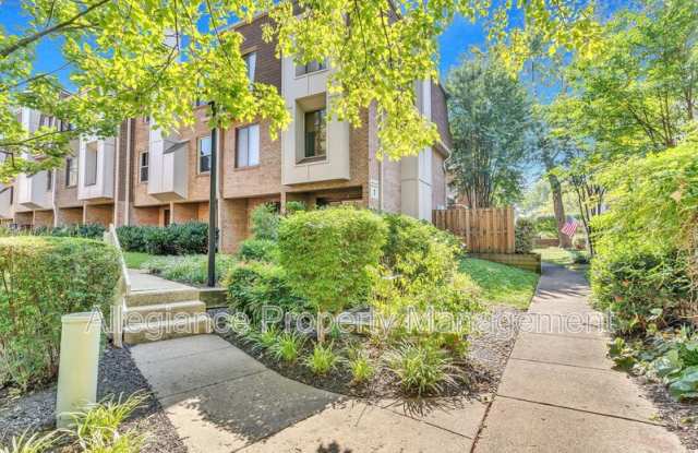 1643 Kenwood Ave - 1643 Kenwood Avenue, Alexandria, VA 22302