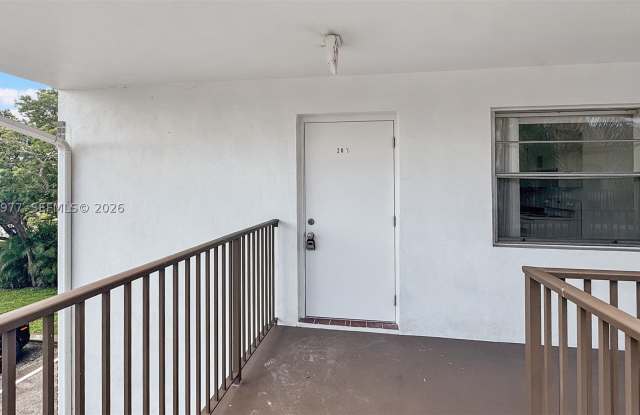 2829 Van Buren St Gallery 3