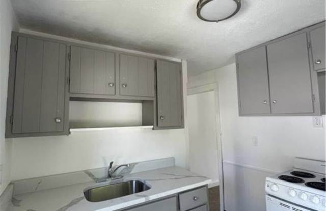 32 Neumann Street - 32 Neumann Street, Naugatuck, CT 06770