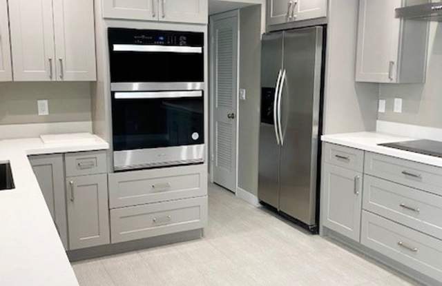 GREAT 3 Bedroom 2.5 Bath in Paradise Valley! Gallery 1