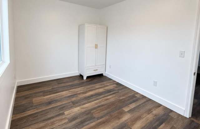 547 Central Avenue Gallery 3
