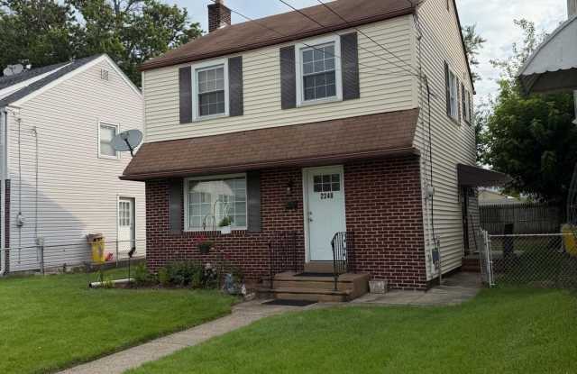 2248 HOLLINSHED Avenue Gallery 2