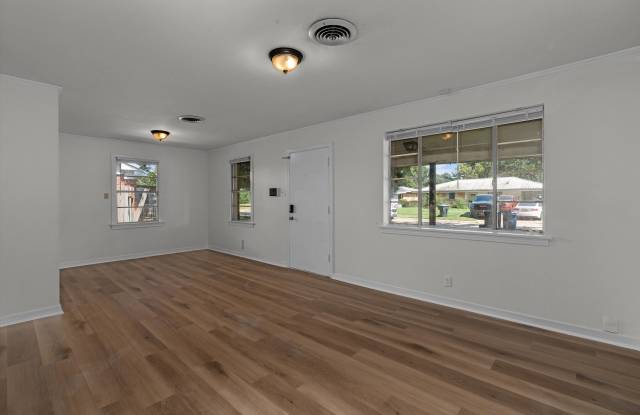 826 Martha Lane Gallery 2