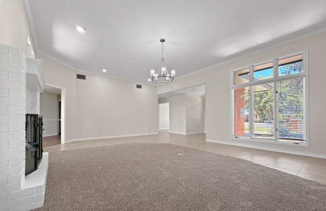 1325 W. Canterbury | Hobbs Gallery 4
