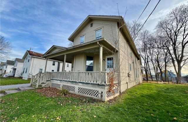 341 South Avenue unit: Upper Front - 341 South Avenue, Medina, NY 14103