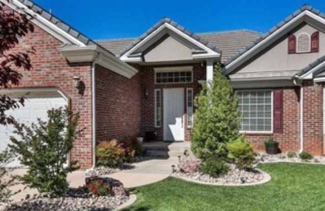 Very Spacious 6 bedroom home with amazing views! - 202 South 1210 West, St. George, UT 84770