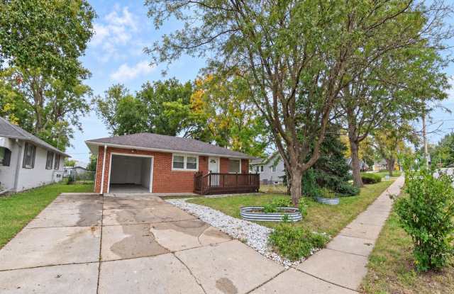 Spacious 3-Bedroom Home + Bonus Room | Huge Fenced Yard & Garage | North Lincoln Gallery 1