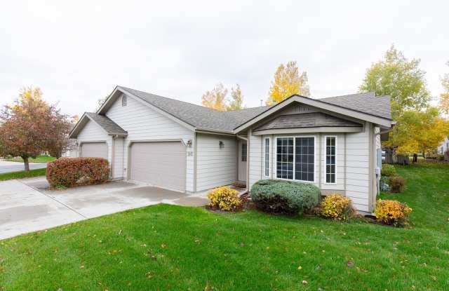 Centrally located Home with an Attached Garage - 4040 Ravalli Street, Bozeman, MT 59718