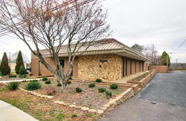 2304 S Main Street Gallery 2