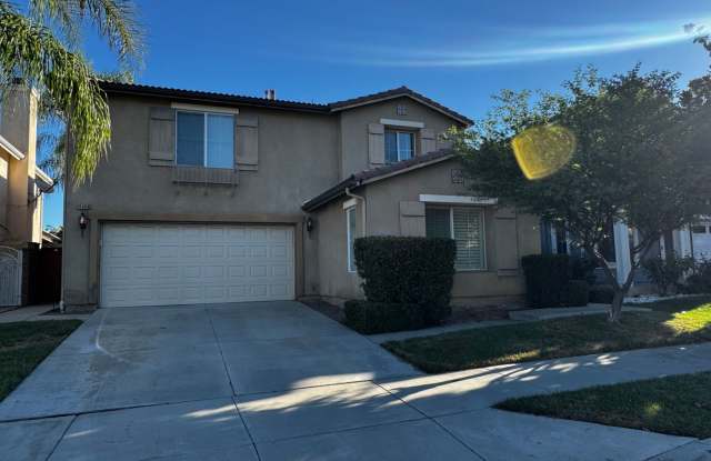 3-Bedroom 2.5 bath with a loft Home in Corona Gallery 1