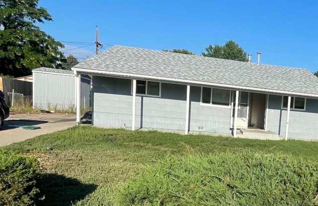 3 bed/1 bath house with yard - 3901 Miller Court, Wheat Ridge, CO 80033