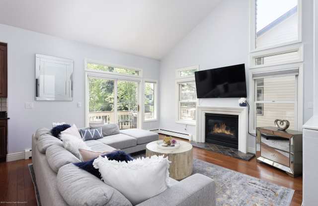 2014 Arbor Park Drive Gallery 2
