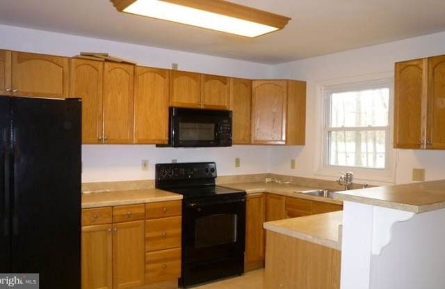 7708 ECKLEY COURT Gallery 2