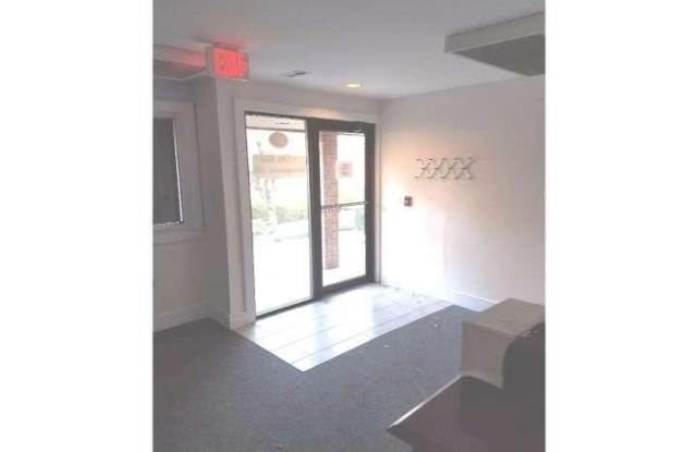 400 MIDDLETOWN Boulevard photos photos