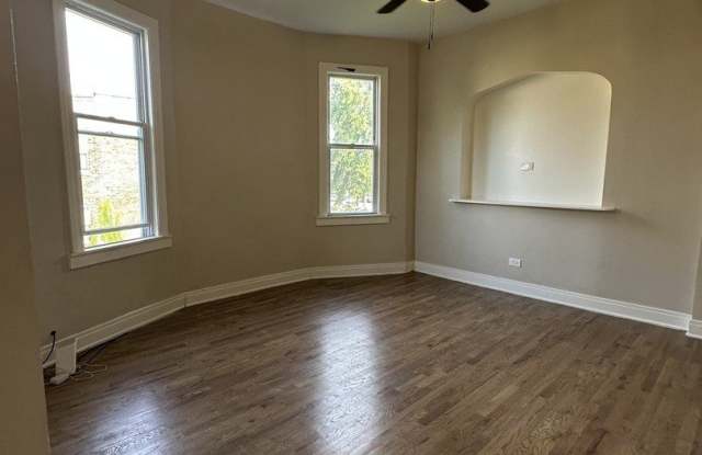 1522 E 71st Place Gallery 1