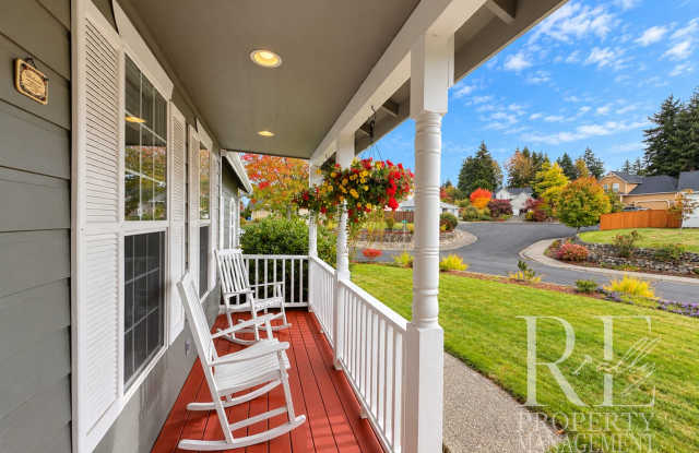 Beautiful 3-Bedroom Home with A/C, Expansive Yard, Deck & Light-Filled Living Spaces Gallery 3