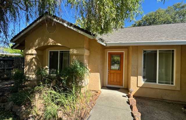 $300 Move in Special - Beautiful South Redding Home photos photos