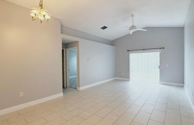 Fresh Interior Paint!  Fully fenced backyard! Pet Friendly! Gallery 3