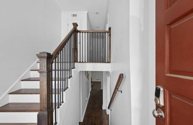 1744 Woodcliff Place NE Gallery 3