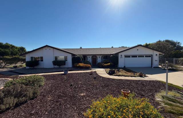 Spacious 4-Bedroom Home with Huge Yard & Sun Room – 204 Ruby Ln, Nipomo, CA 93444 Gallery 1