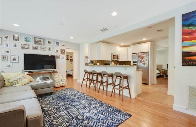 2121 FOREST CIRCLE Gallery 2