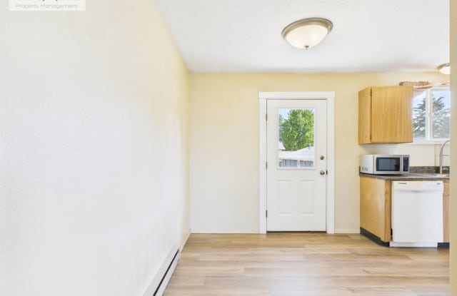 2 Bed | 1 Bath | 884 Sq Ft photos photos