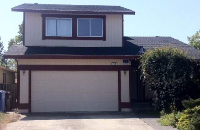 Great Home in H Section of Rohnert Park ~ 5 bedrooms and 2 bathrooms ~ Co Signers are Accepted photos photos