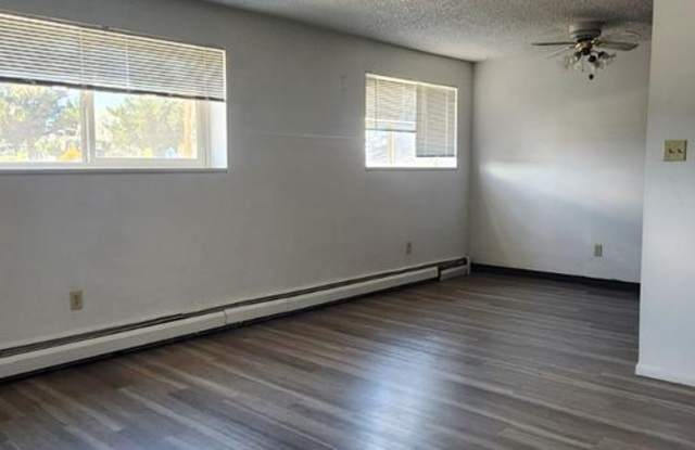 Garden level 2 bed, 1 bath apartment in Cheyenne photos photos