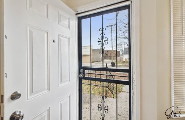 3 Bedroom Bungelow $1250/Mo Gallery 3