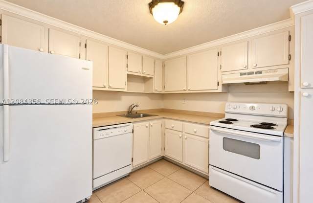 13707 Kendale Lakes Cir Gallery 3