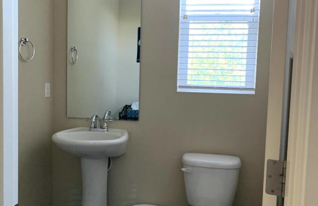 21602 Nw Monterey Loop Gallery 4