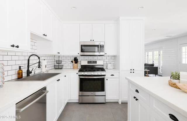 8314 E INDIANOLA Avenue photos photos