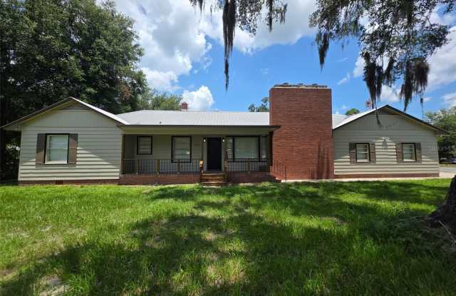 2104 CRILL AVENUE photos photos