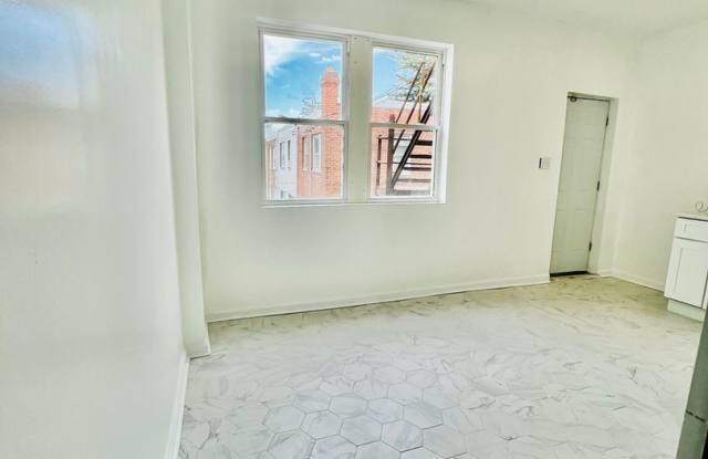 Charming 2BR 1BA Apartment in Cedarbrook! Gallery 4