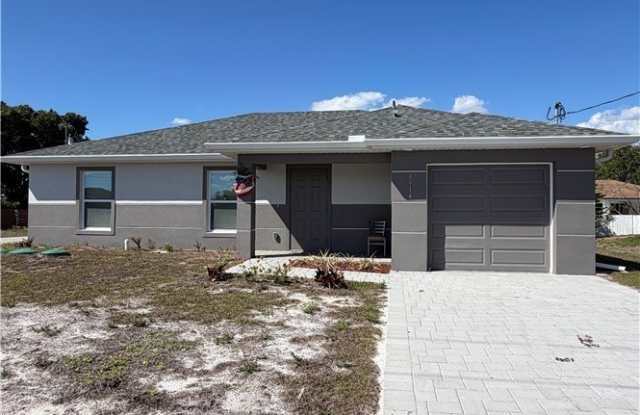 3914 9th Street W photos photos