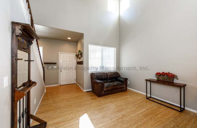 Beautiful 4 Bedroom House in Stetson Hills Gallery 4