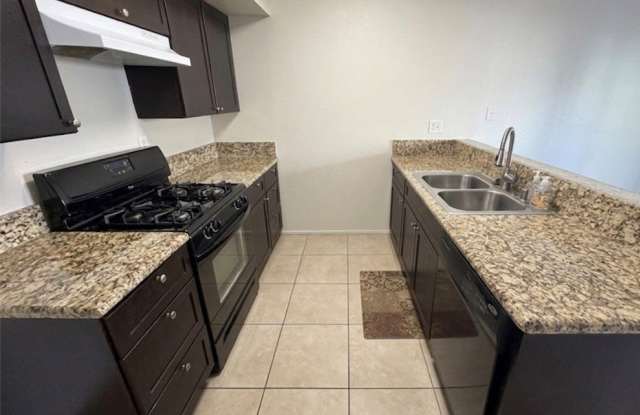 1335 N Elderberry photos photos