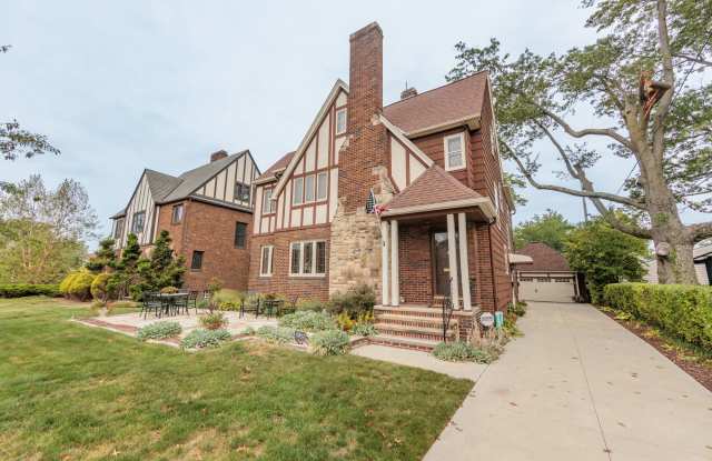 15912 Lake Avenue - 2 photos photos