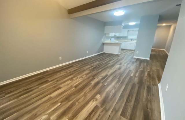 1021 W 11th Court Gallery 3