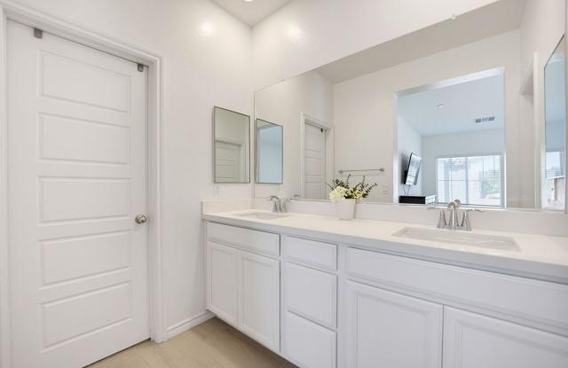 Fully Furnished 2023 Gated Townhome – 2BD/2.5BA, Pool & Garage – Avail 2/1 Gallery 3