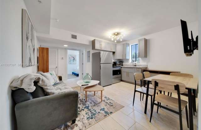 2162 SW 14th Ter photos photos