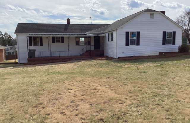 304 Jackson Street, Kannapolis- 3 bedroom 2 bath, partial basement (storage) $1695.00 - 304 Jackson Street, Kannapolis, NC 28083